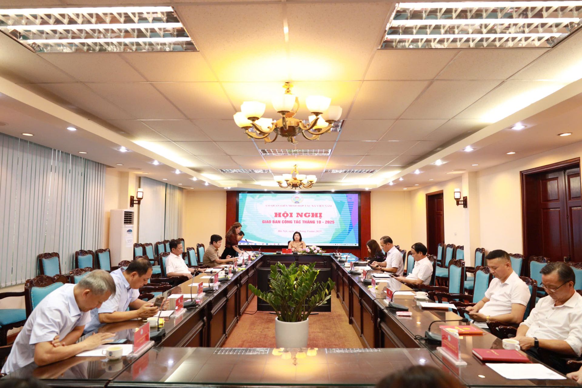 Cơ quan Liên minh Hợp tác xã Việt Nam tổ chức hội nghị giao ban đánh giá công tác tháng 9 và triển khai nhiệm vụ công tác tháng 10/2025