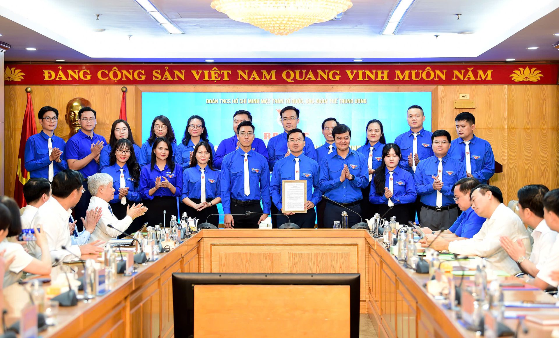 Bí thư Đoàn thanh niên Liên minh Hợp tác xã Việt Nam được chỉ định giữ chức Uỷ viên Ban thường vụ Đoàn TNCS Hồ Chí Minh Mặt trận Tổ quốc, các đoàn thể Trung ương