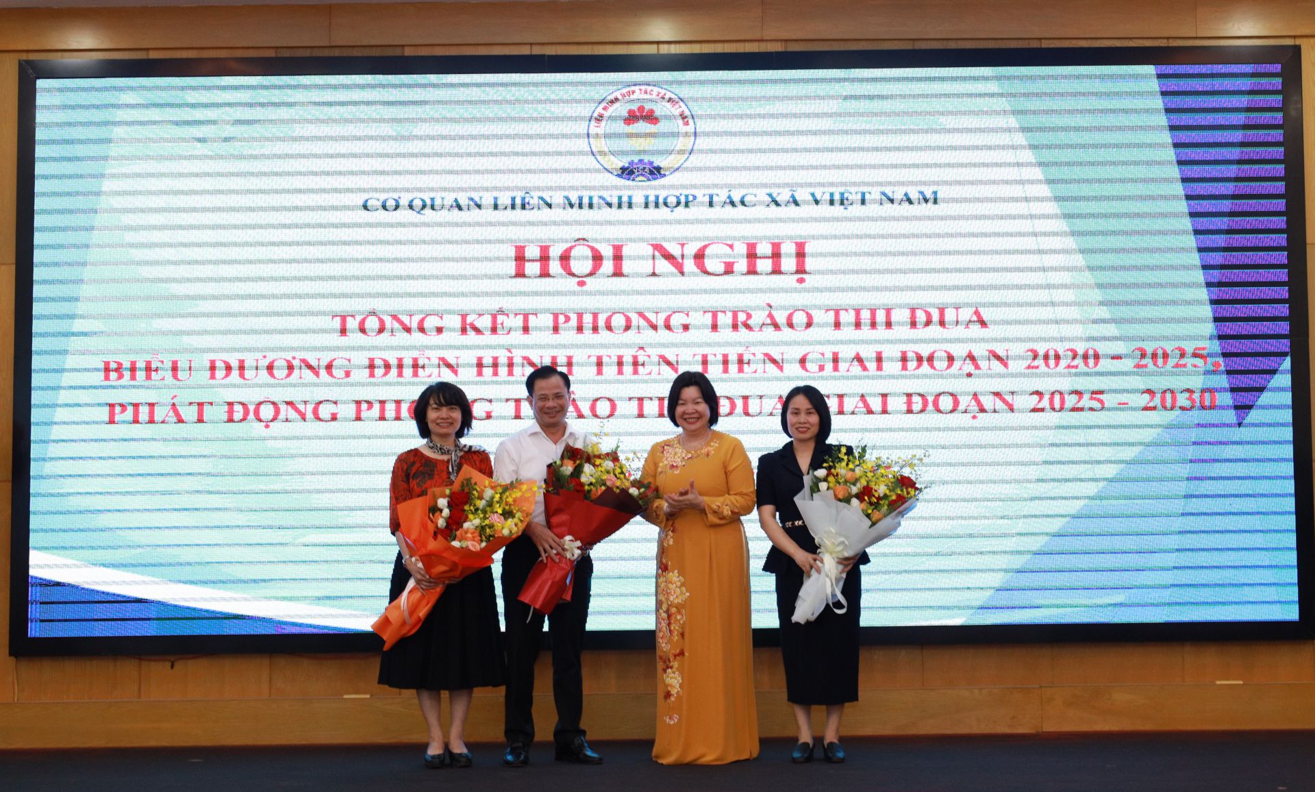 Liên minh Hợp tác xã Việt Nam khơi dậy sức mạnh từ phong trào thi đua