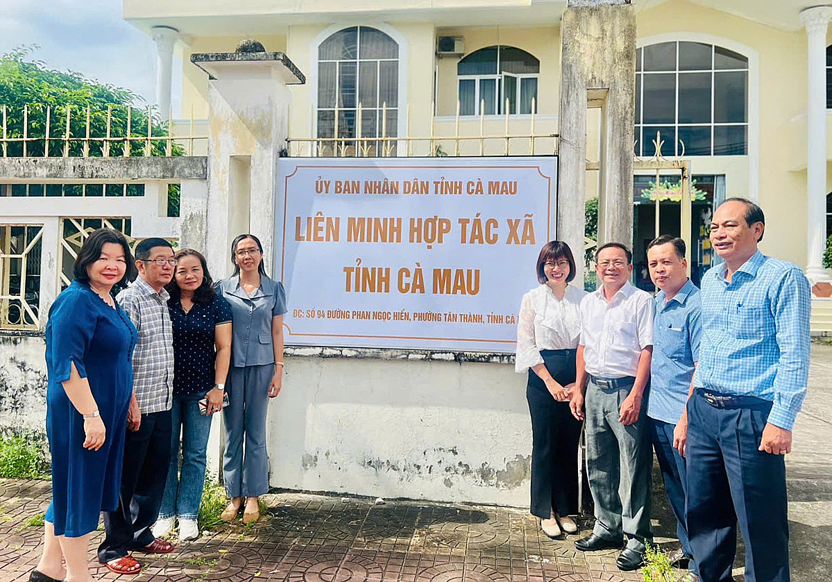 Liên minh HTX Việt Nam thúc đẩy giảm nghèo bền vững tại Cà Mau với mô hình nuôi nghêu kết hợp du lịch cộng đồng