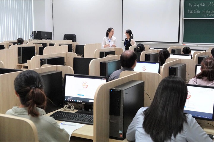 Triệu tập thí sinh đủ điều kiện, tiêu chuẩn tham dự Vòng 1 và thời gian tổ chức Kỳ thi tuyển dụng lại người làm việc vào biên chế  Văn phòng, các ban chuyên môn thuộc Cơ quan Liên minh Hợp tác xã  Việt Nam