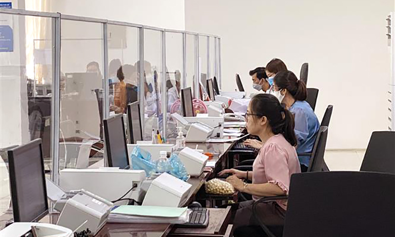 Phê duyệt danh sách thí sinh đủ điều kiện, tiêu chuẩn tham dự Vòng 1 Kỳ thi tuyển dụng lại người làm việc vào biên chế Văn phòng, các ban chuyên môn thuộc Cơ quan Liên minh Hợp tác xã Việt Nam 