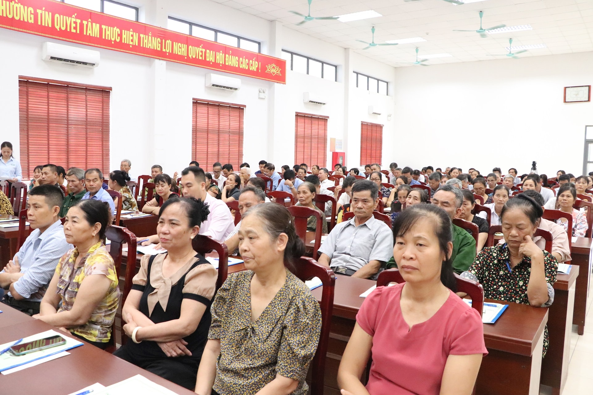 Thường Tín: Hơn 200 người dân, hợp tác xã được tư vấn, giải đáp về khoa học, kỹ thuật
