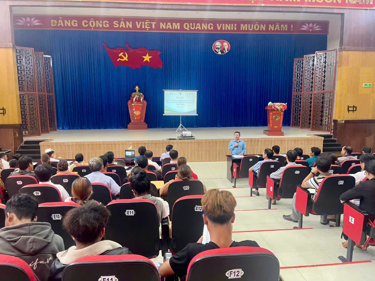 Quảng Ngãi: Tập huấn “Nâng cao năng lực vận hành thương mại điện tử” tại huyện Ba Tơ và Sơn Tây