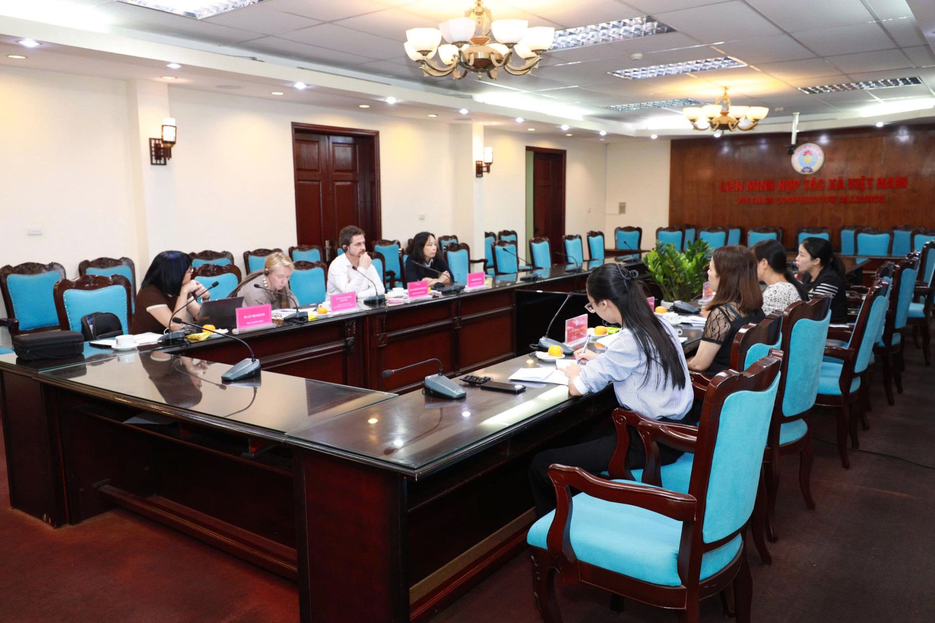 Buổi làm việc giữa Liên minh Hợp tác xã Việt Nam và Phái đoàn công tác về bảo hiểm xã hội của World Bank