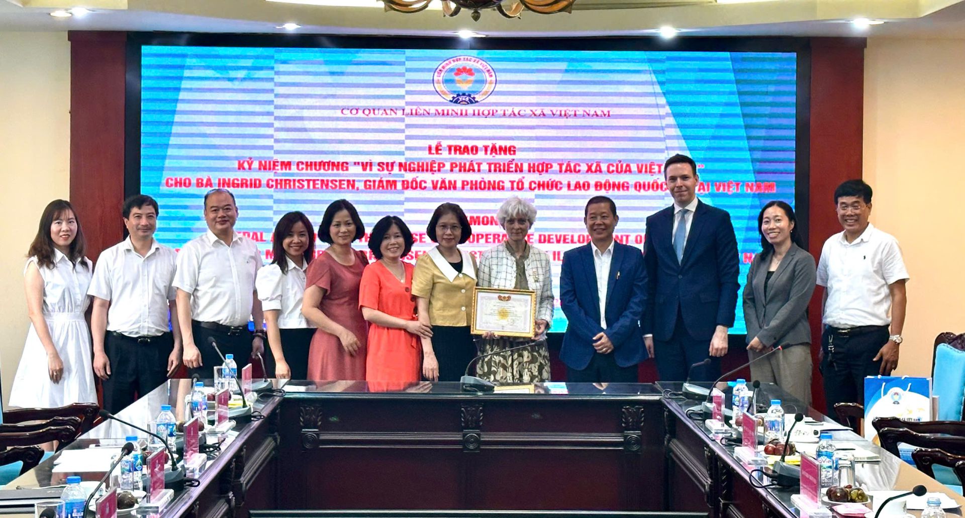 Kỷ niệm chương vì sự nghiệp HTX: Ghi nhận dấu ấn hợp tác bền vững vì sự phát triển Hợp tác xã