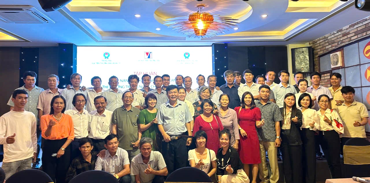 Tập huấn kỹ năng kinh doanh và tiếp cận thị trường trong nước cho các HTX