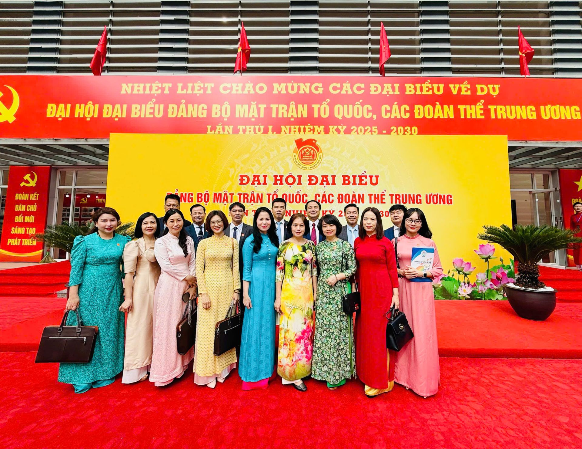 Đoàn đại biểu Đảng bộ Liên minh Hợp tác xã Việt Nam tham dự Đại hội Đảng bộ Mặt trận Tổ quốc và các đoàn thể Trung ương lần thứ I