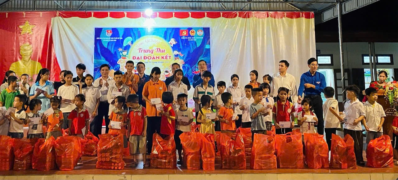 Đoàn Mặt trận Tổ quốc, các đoàn thể Trung ương trao tặng nhiều phần quà Trung thu trị giá 165 triệu đồng tới thiếu nhi tỉnh Tuyên Quang