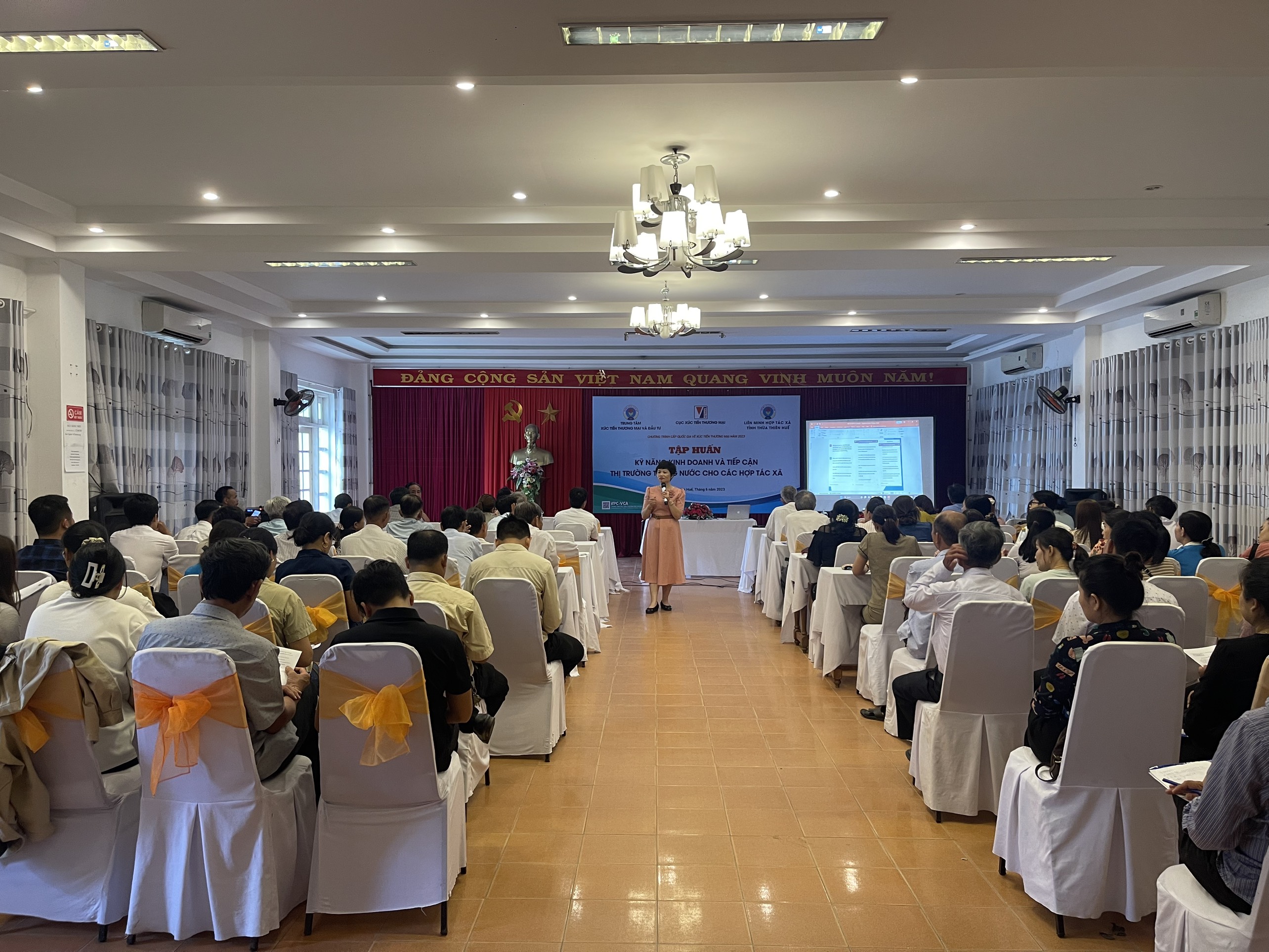 Kỹ năng kinh doanh và tiếp cận thị trường trong nước cho các hợp tác xã