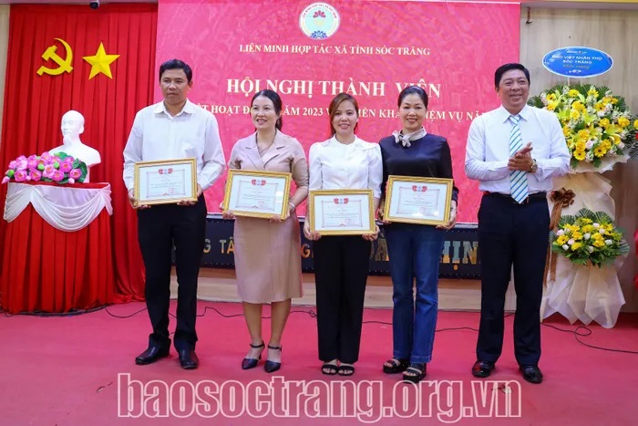 Nhiều hoạt động ý nghĩa 'Vì sự phát triển bền vững của hợp tác xã'