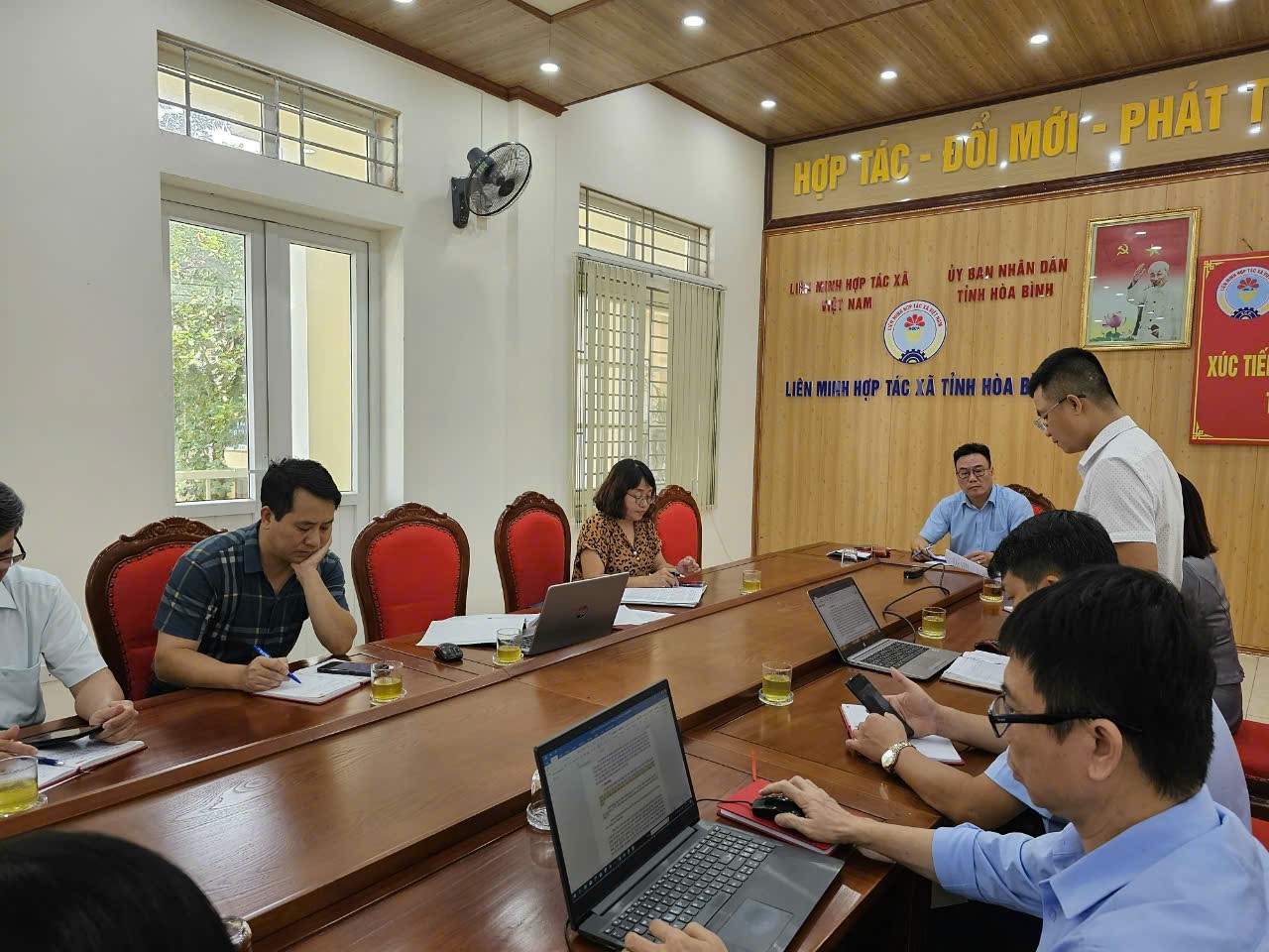  Liên minh Hợp tác xã tỉnh Hòa Bình: Sinh hoạt chuyên đề góp nâng cao chất lượng công tác hoạt động của chi bộ, đơn vị