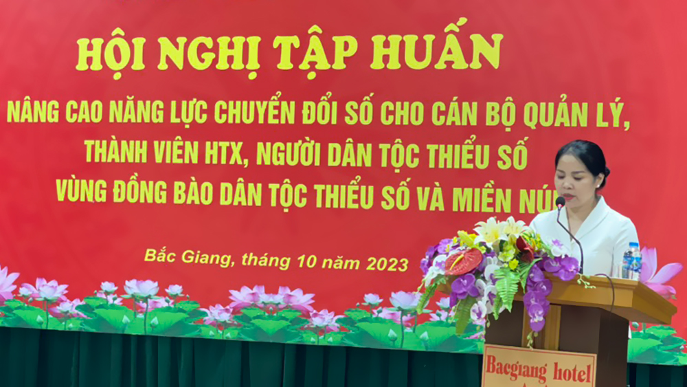 Nâng cao năng lực chuyển đổi số cho cán bộ HTX và đồng bào dân tộc thiểu số
