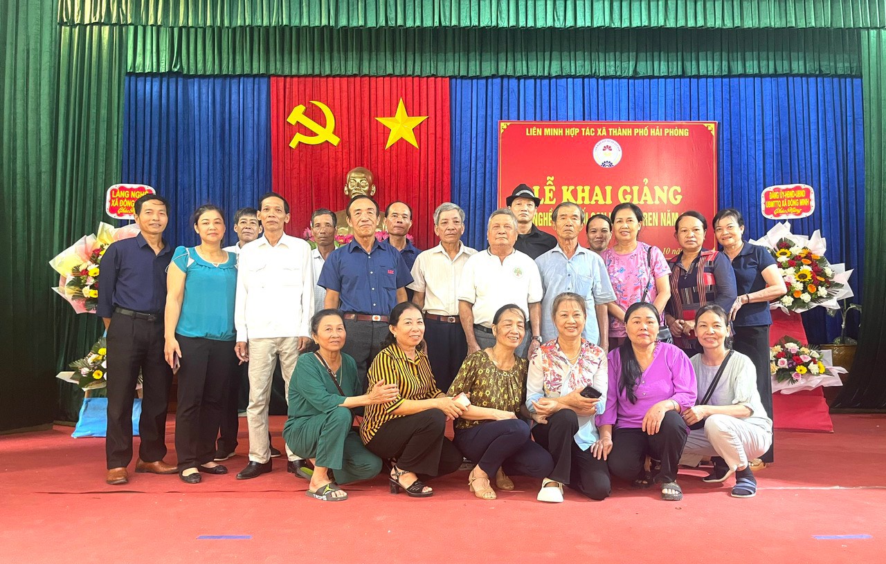 100 học viên được đào tạo, bồi dưỡng nghề múa rối cạn và thêu ren năm 2023