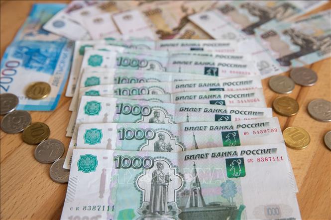 Đồng ruble chạm mức thấp nhất so với USD kể từ cuối tháng 4/2022