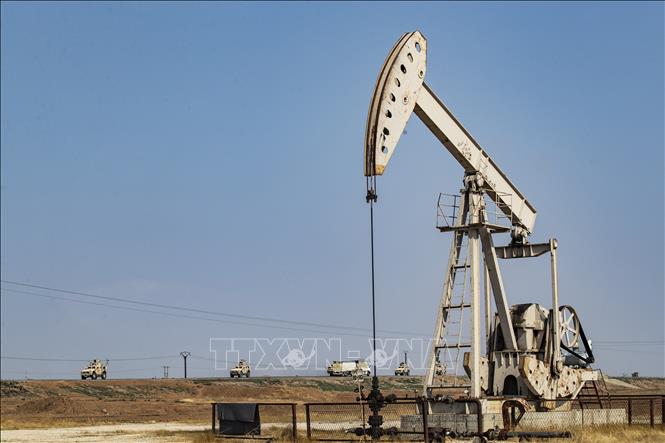 Một loạt quốc gia OPEC+ tự nguyện cắt giảm sản lượng dầu mỏ