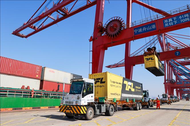 Lần đầu tiên trong hơn 2 năm, Trung Quốc chính thức rơi vào giảm phát