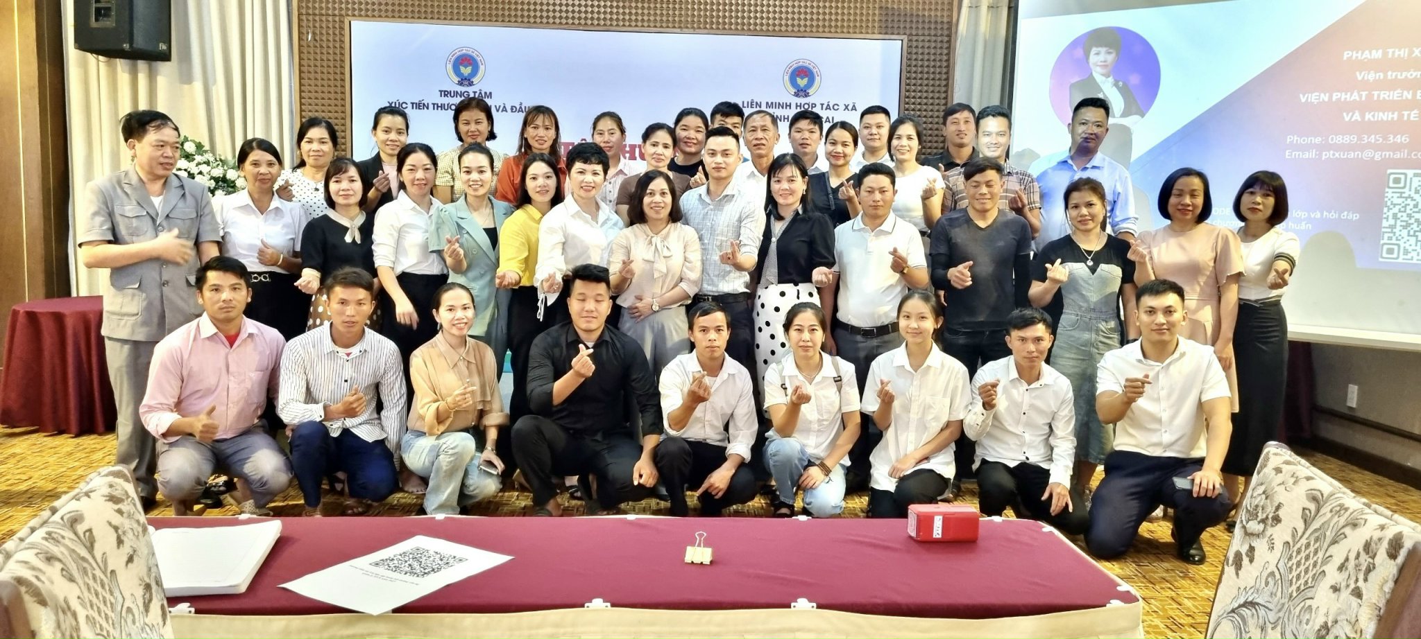 Nâng cao năng lực tiếp cận công nghệ thông tin, chuyển đổi số và thương mại điện tử