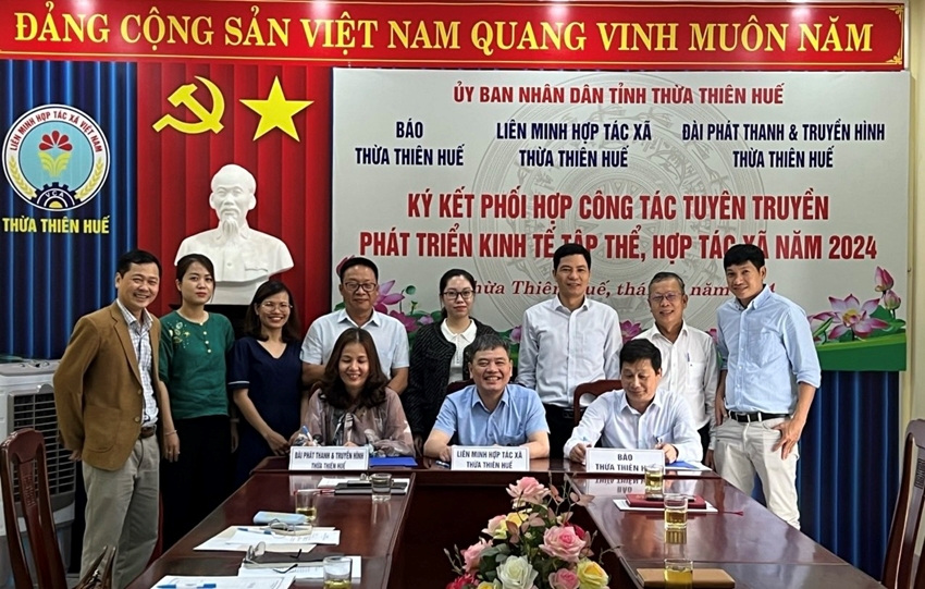 Ký kết phối hợp công tác tuyên truyền phát triển kinh tế tập thể, hợp tác xã năm 2024