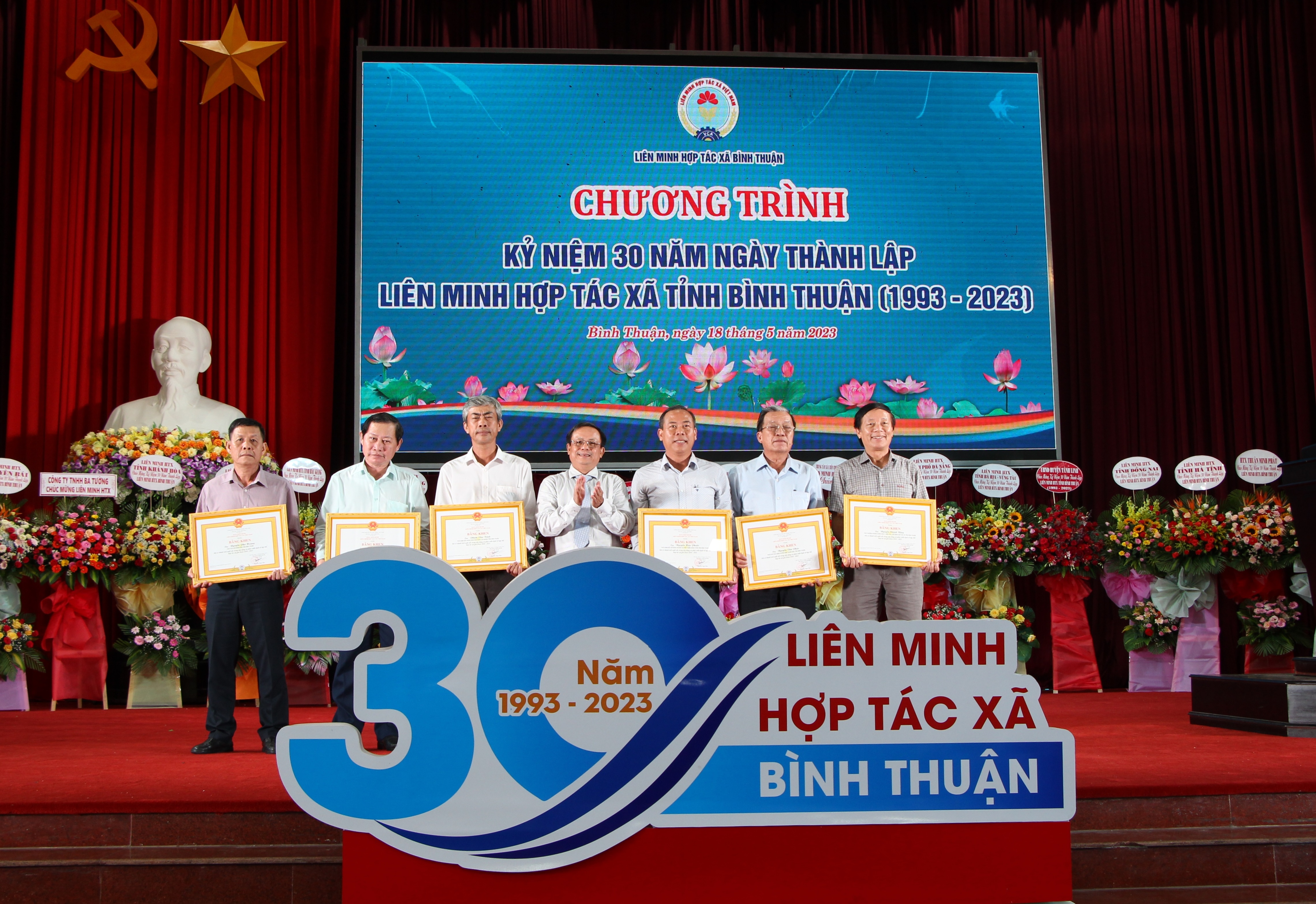 Kỷ niệm 30 năm ngày thành lập Liên minh Hợp tác xã tỉnh Bình Thuận