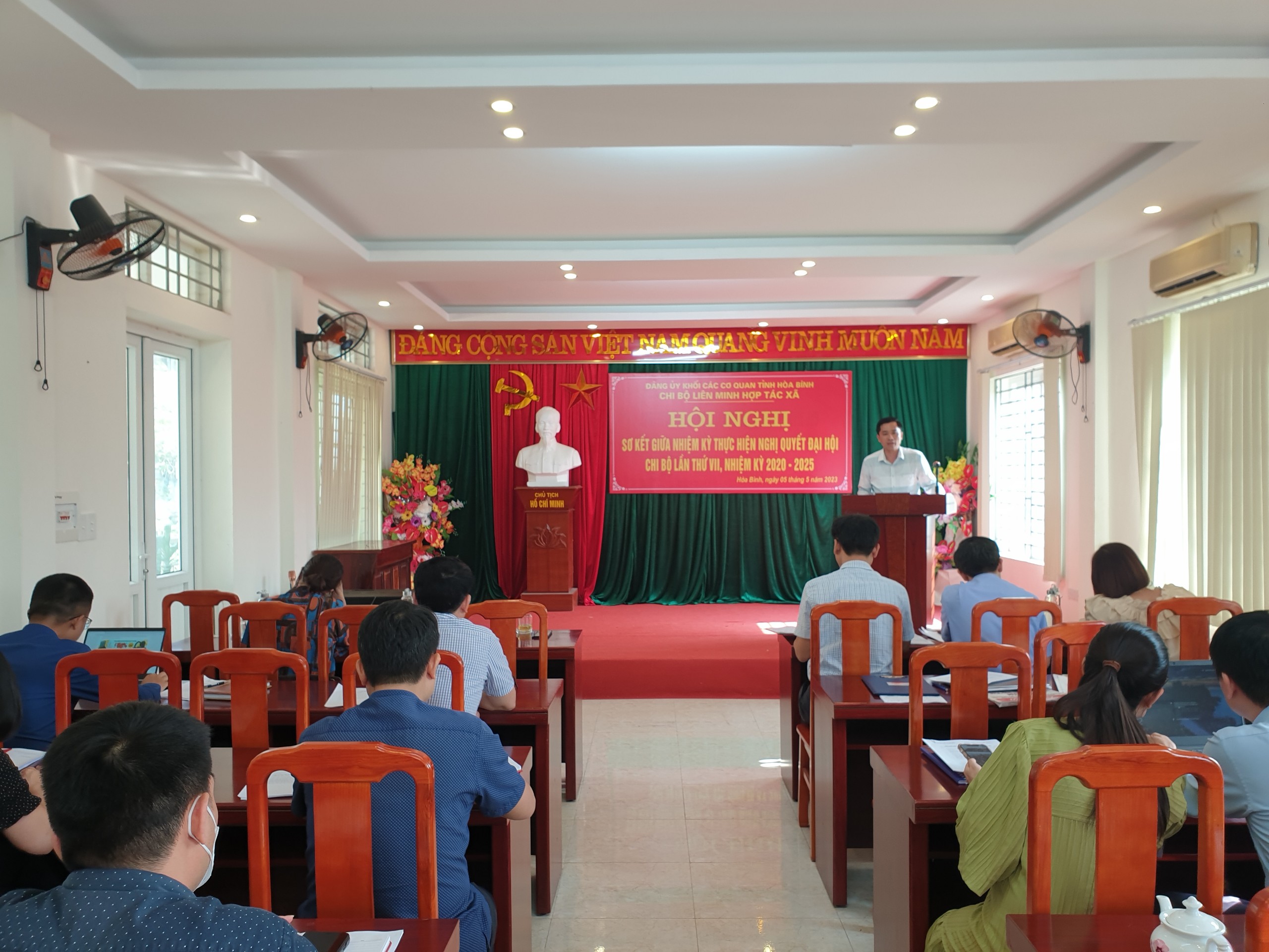 Chi bộ Liên minh Hợp tác xã tỉnh Hòa Bình tổ chức hội nghị sơ kết giữa nhiềm kỳ