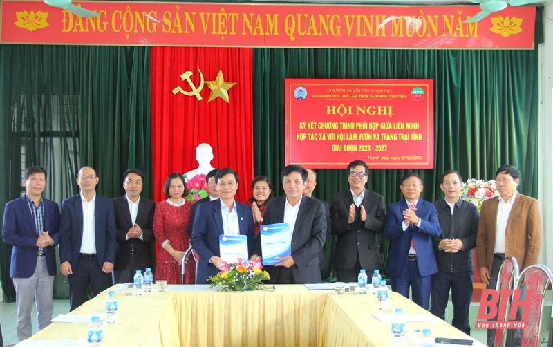Liên minh HTX tỉnh Thanh Hóa và Hội Làm vườn và Trang trại tỉnh ký kết chương trình phối hợp giai đoạn 2023-2027