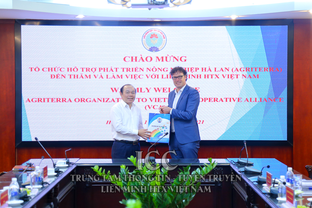 VCA làm việc với Agriterra về việc triển khai xây dựng Cổng Thông tin Tri thức HTX