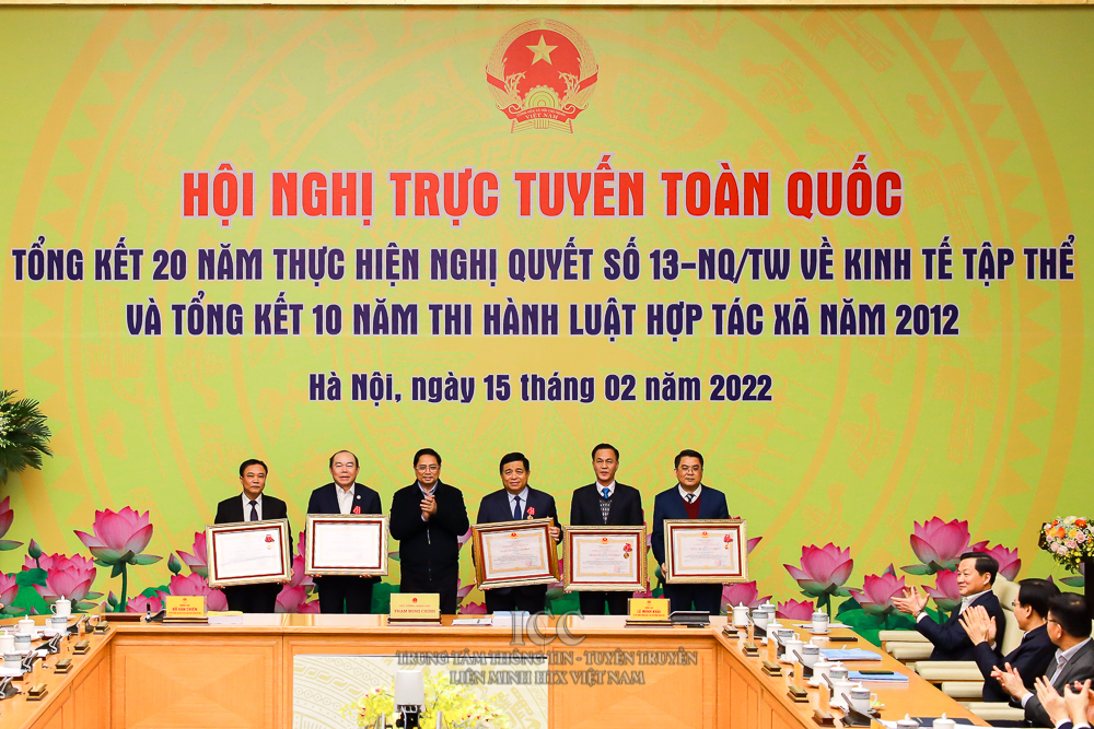 Liên minh Hợp tác xã Việt Nam nhận Huân chương lao động hạng Ba