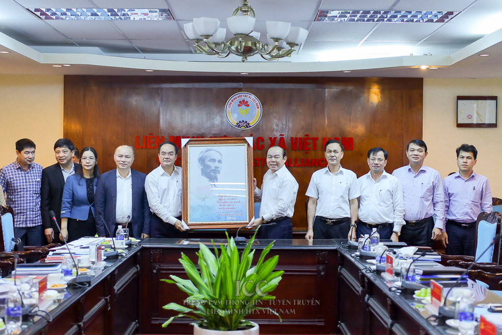 Liên minh Hợp tác xã Việt Nam làm việc với Bộ Nội vụ