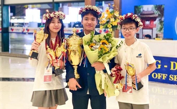 Ba học sinh Hà Nội vô địch vòng thi toàn cầu World Scholar's Cup 2022