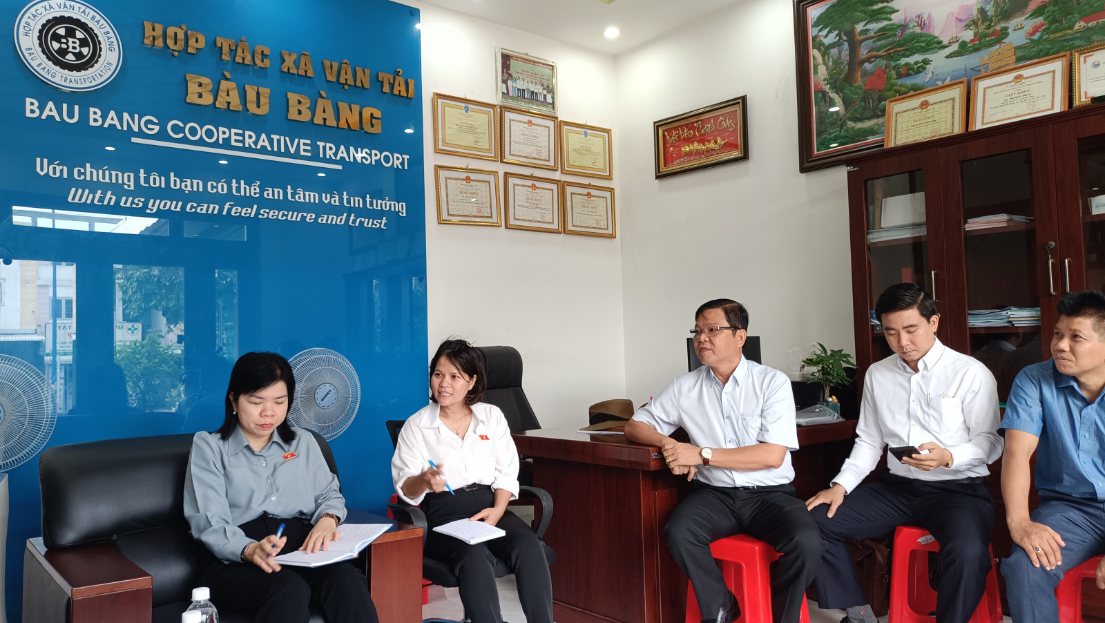 Đoàn đại biểu Quốc hội tỉnh Bình Dương khảo sát một số hợp tác xã