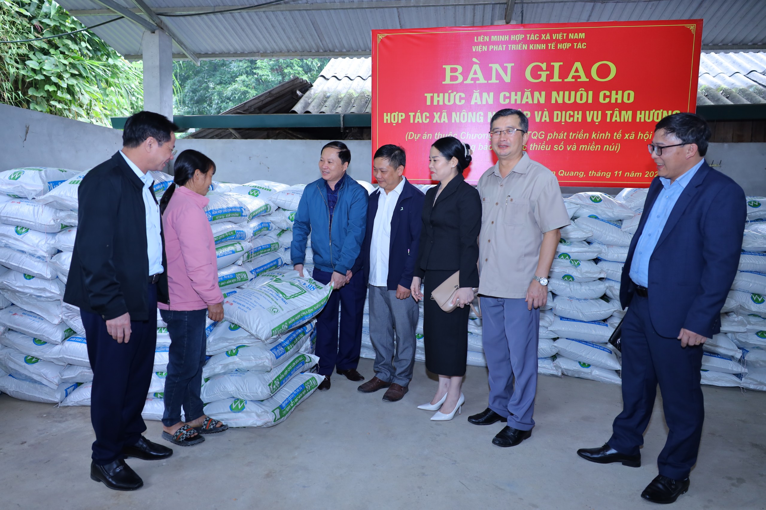 Hỗ trợ các hợp tác xã và hộ nghèo trên địa bàn huyện Na Hang